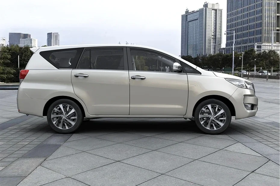 Innova Crysta gallery 2
